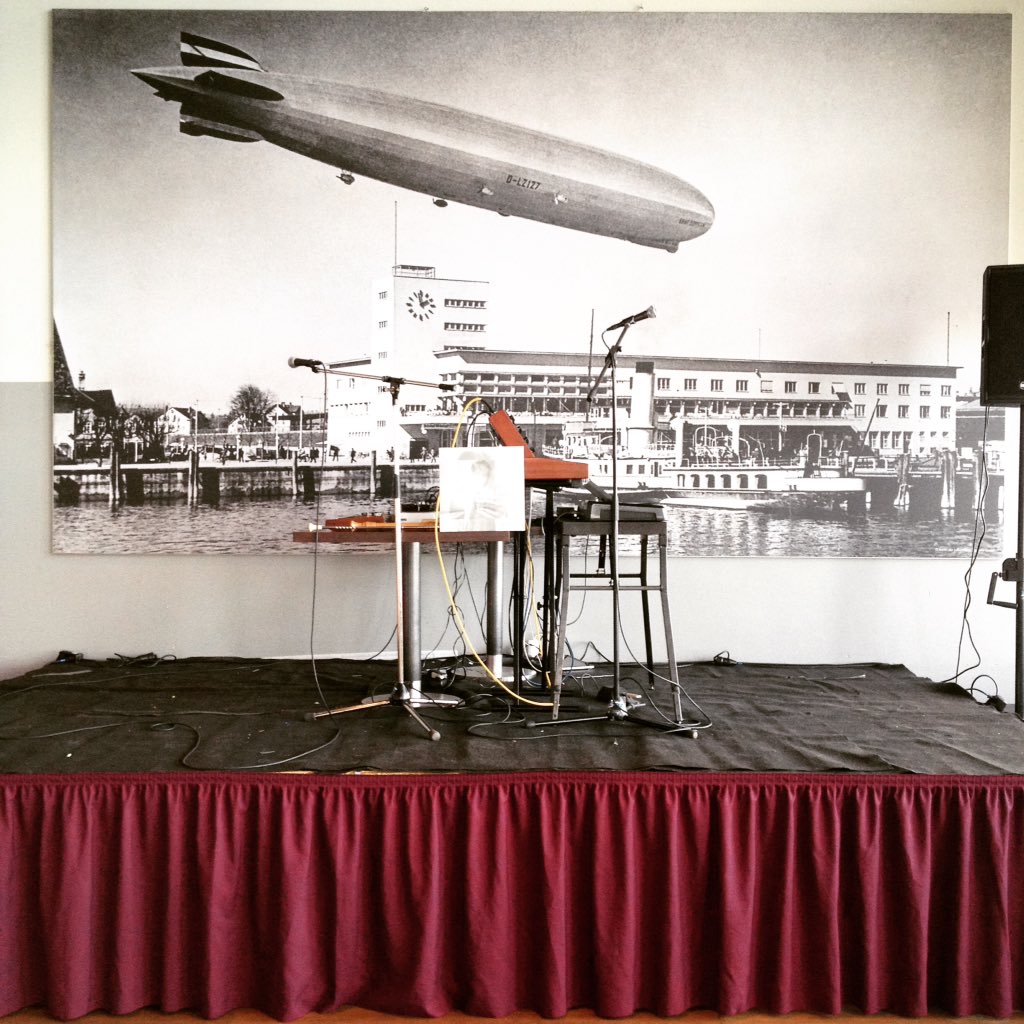 LucasCroon's tweet photo. Gleich geht es los! Ready for take off! #bandamrhein #bar #technoself https://t.co/0825XyasUD