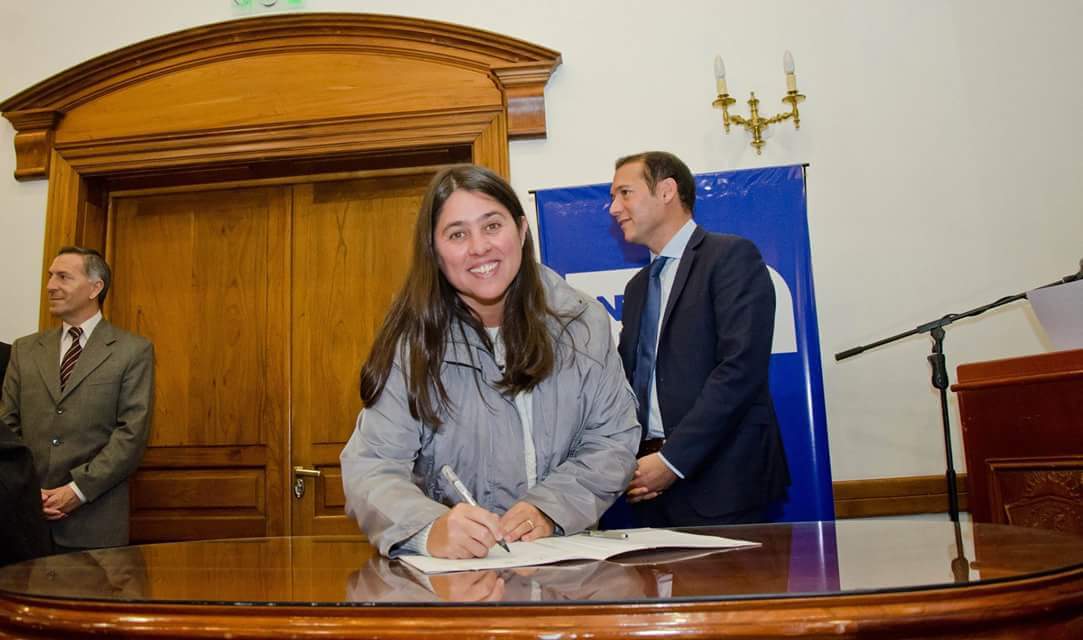 maritavillone's tweet photo. Siempre feliz! Firmando Convenio SEDRONAR por capacitación en la problemática droga! #SinAdicciónHayFuturo https://t.co/nthKaozp7k