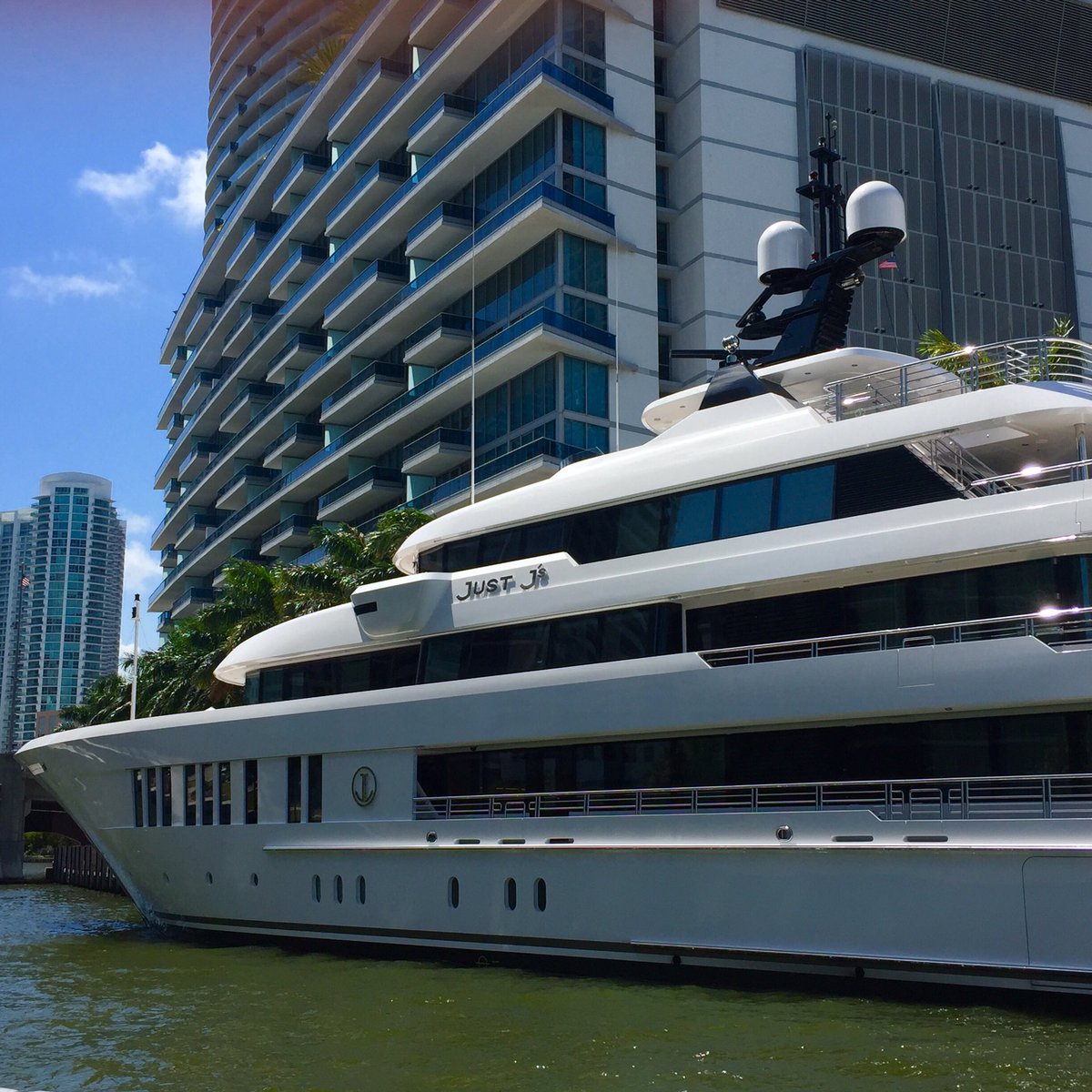 gd_mcmc's tweet photo. Just passing by @JLo yacht in the Miami harbor. #JennyFromTheBlock #JustJs https://t.co/QoovBJwv9J