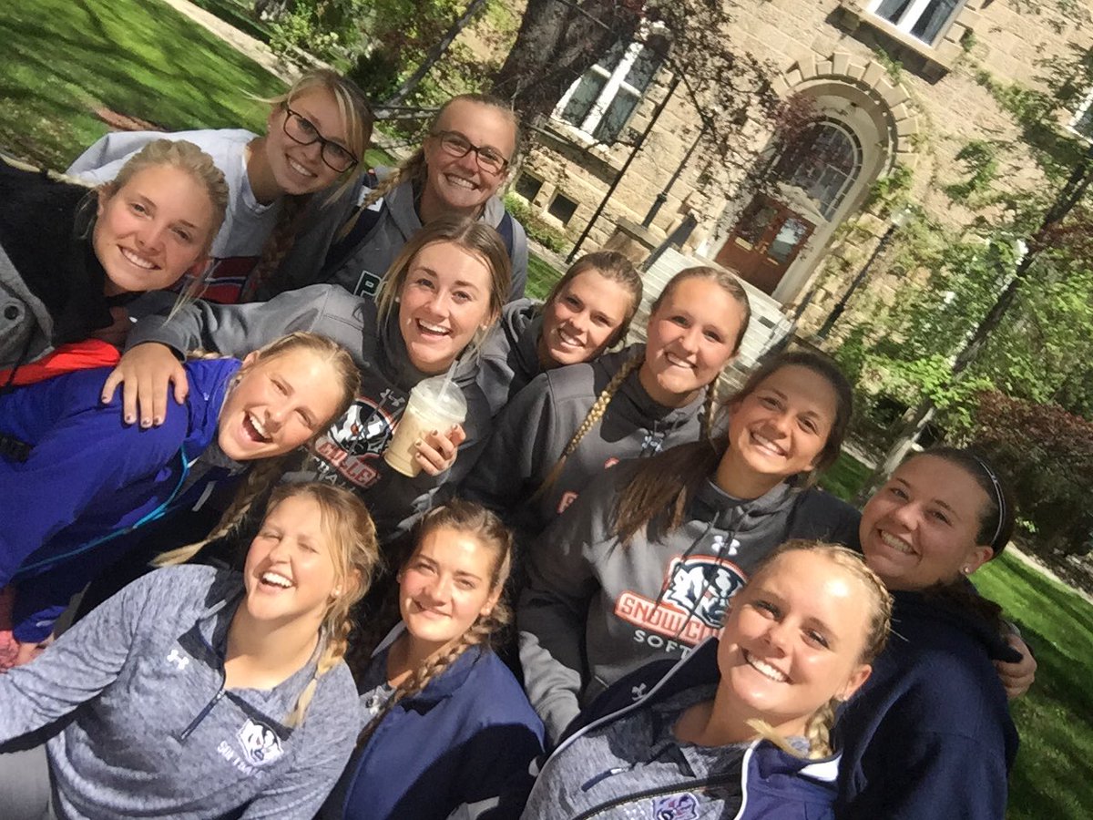 a_allred29's tweet photo. No makeup and been on a bus for 12 hours ⚾️💙 https://t.co/TYQN52StgX