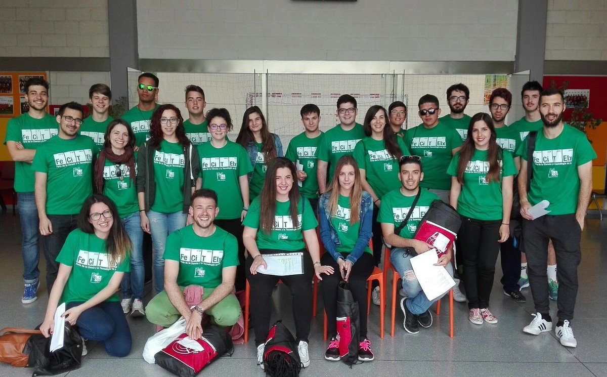 fecitelx's tweet photo. Los monitores de #Fecitelx2016 son estudiantes de la#UMH y hacen que la feria sea una experiencia inolvidable https://t.co/VqUgP7KRG9