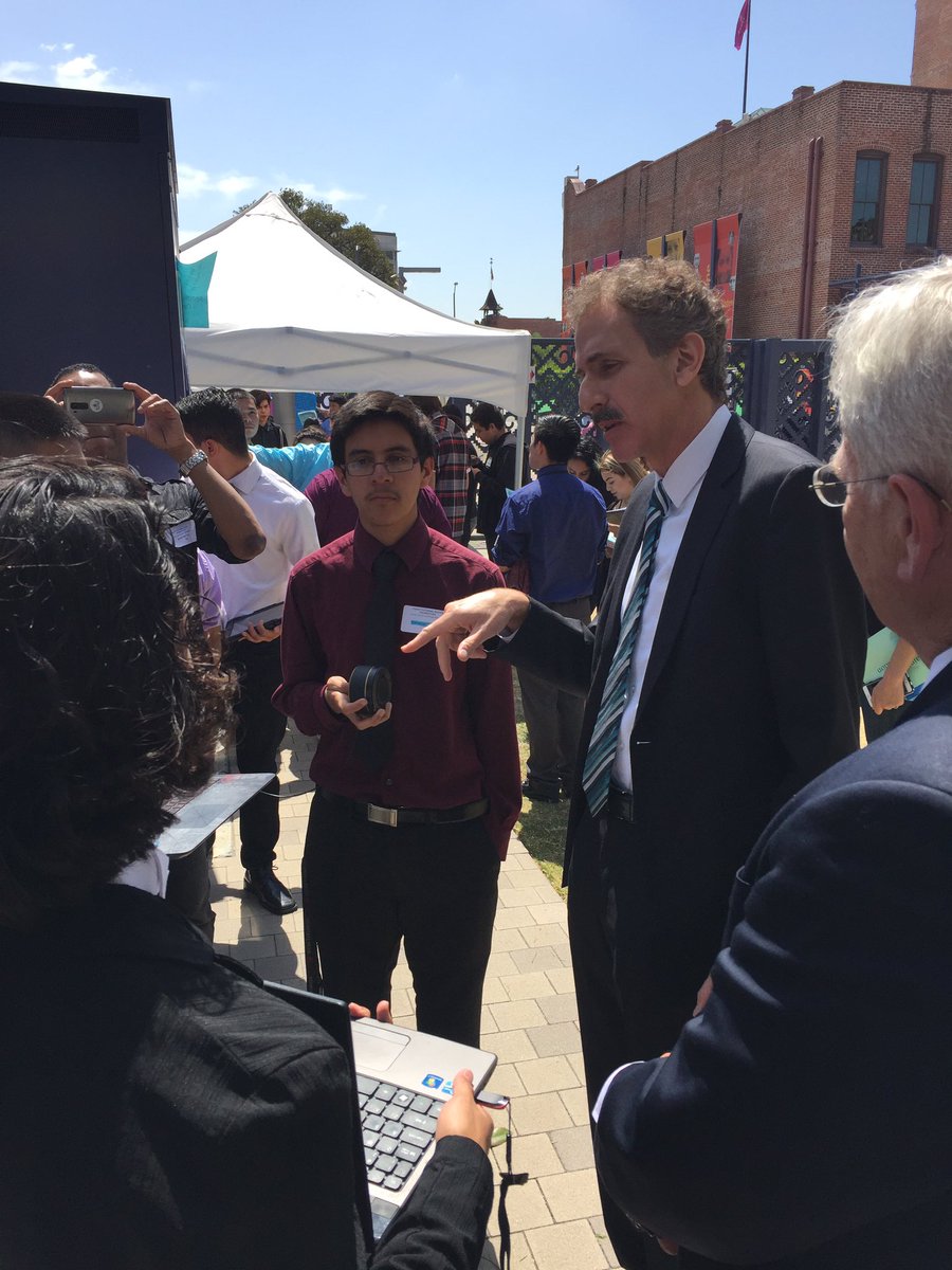 _Teachdemocracy's tweet photo. .@CityAttorneyLA Mike Feuer speaking w/ students about issues in their communities #CRFCAP #CAPshowcase #MyDayInLA https://t.co/Yv27rZECJg
