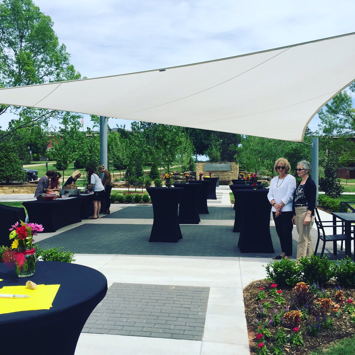 OCfreshmanEXP19's tweet photo. Join us for ice cream at Amy Robert's farewell reception! 2-3! https://t.co/ac9aPvahBv