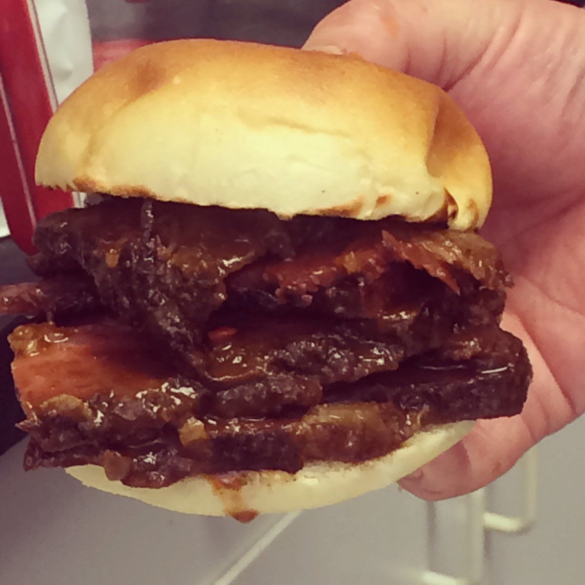 sizzlebbq's tweet photo. 6 months of daily practice leads to a pretty good brisket. @YouGottaEatHere #cobourgbbq#brisket https://t.co/zDoiX8tgyP