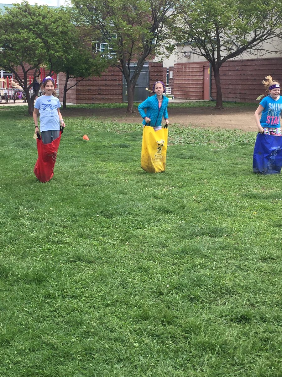 KLash_Prairie's tweet photo. Field Day fun! 150th Games! #prairiepride #team512 https://t.co/R1ekUA1TXr