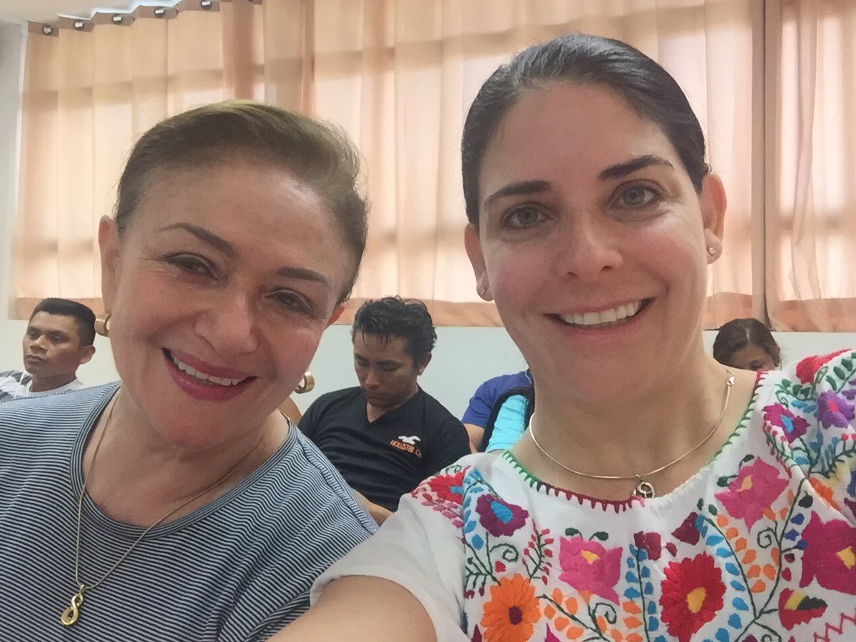 <a href="/chefmargaritac/">Margarita Carrillo</a> y yo al inicio del conversatorio de cocineras tradicionales de la capital gastronómica de Oriente