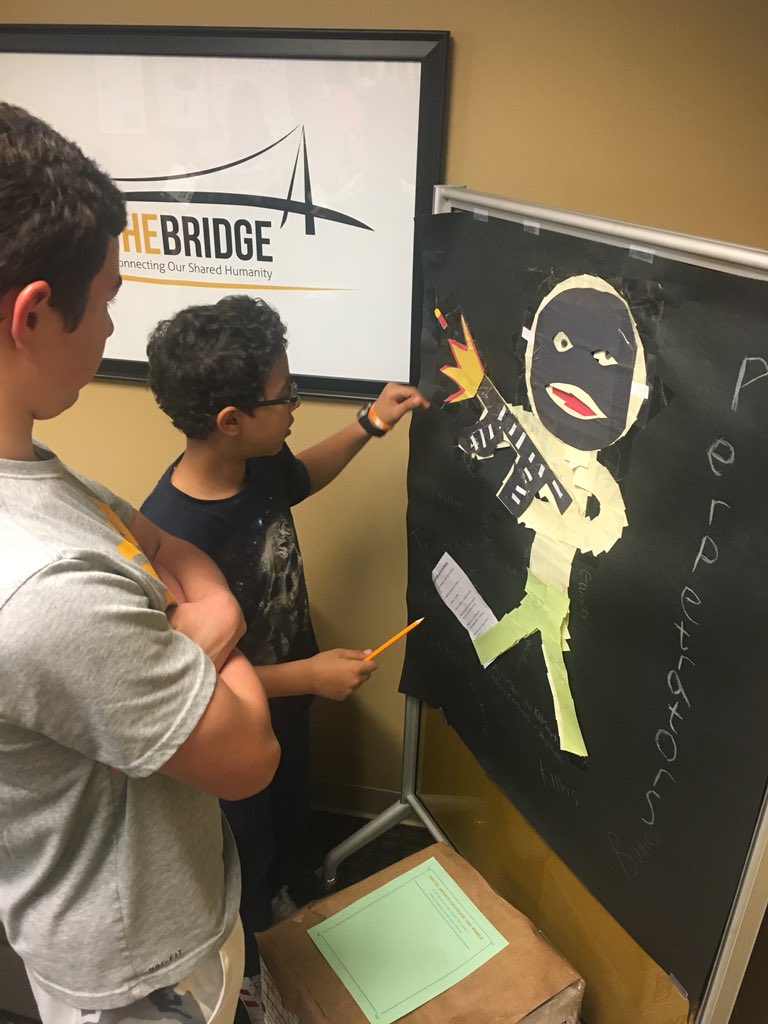 MrsEdwardsELA's tweet photo. Thanks @MizzouEdBridge for having us! The students had a great time sharing their artwork and the meaning behind it! https://t.co/1MjGVM2bh1