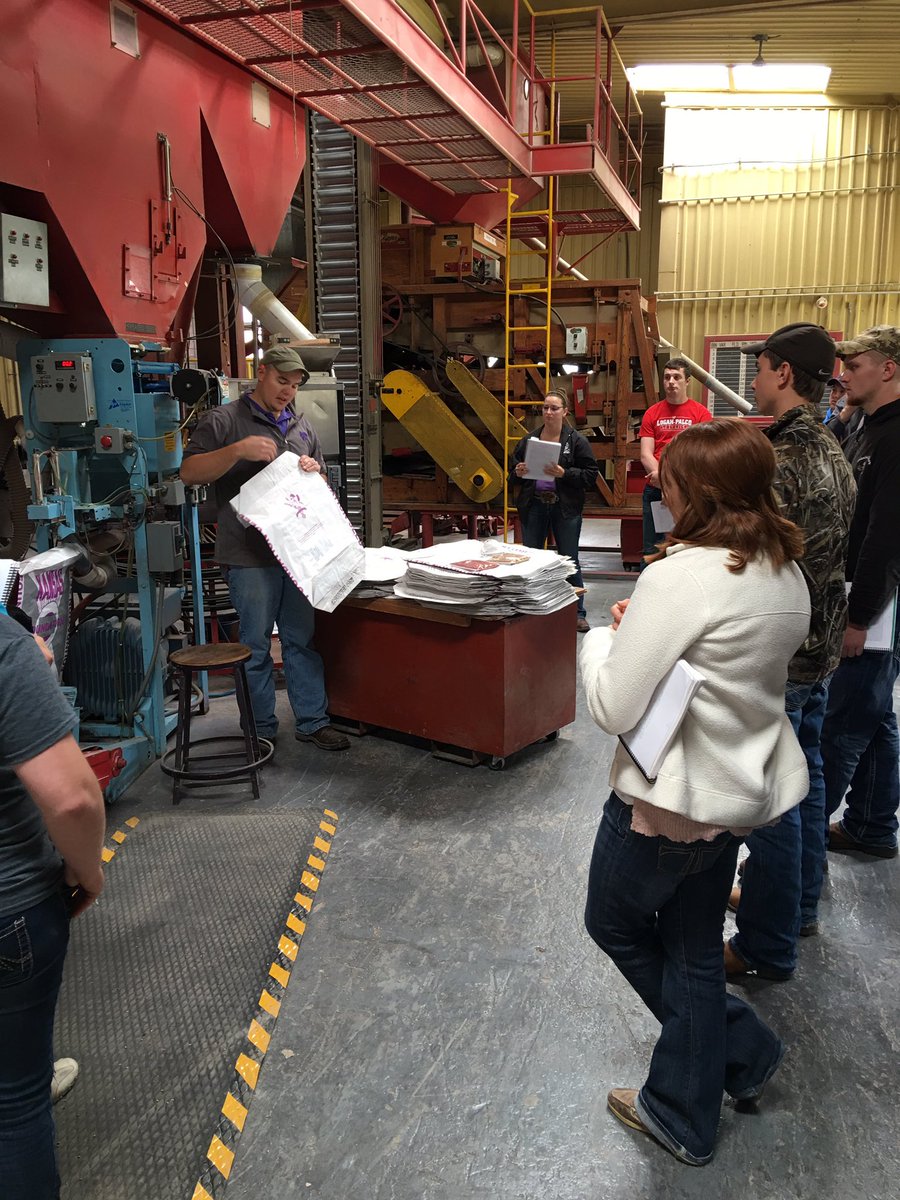 mmhay24's tweet photo. #Agron220 @KStateAgron w/ Alex King learning about #FoundationSeed and #SeedTreatment. Agronomic knowledge applied! https://t.co/vf7uJKGusK