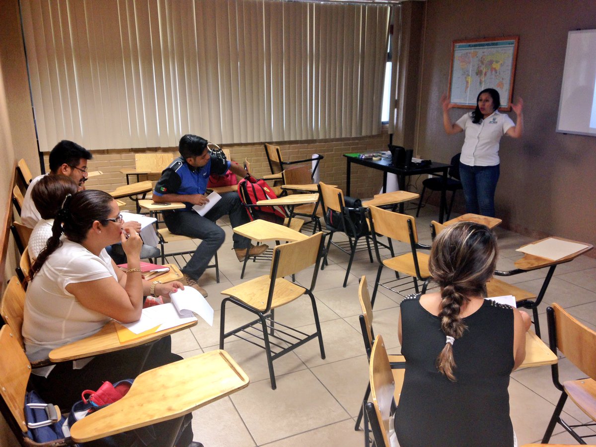 UTSEMor's tweet photo. 2do día de actividades del taller de capacitación a tutores @UTSEMor "El Rol del Tutor" #OrgullosamenteUTSEM https://t.co/0EFXRpOisO