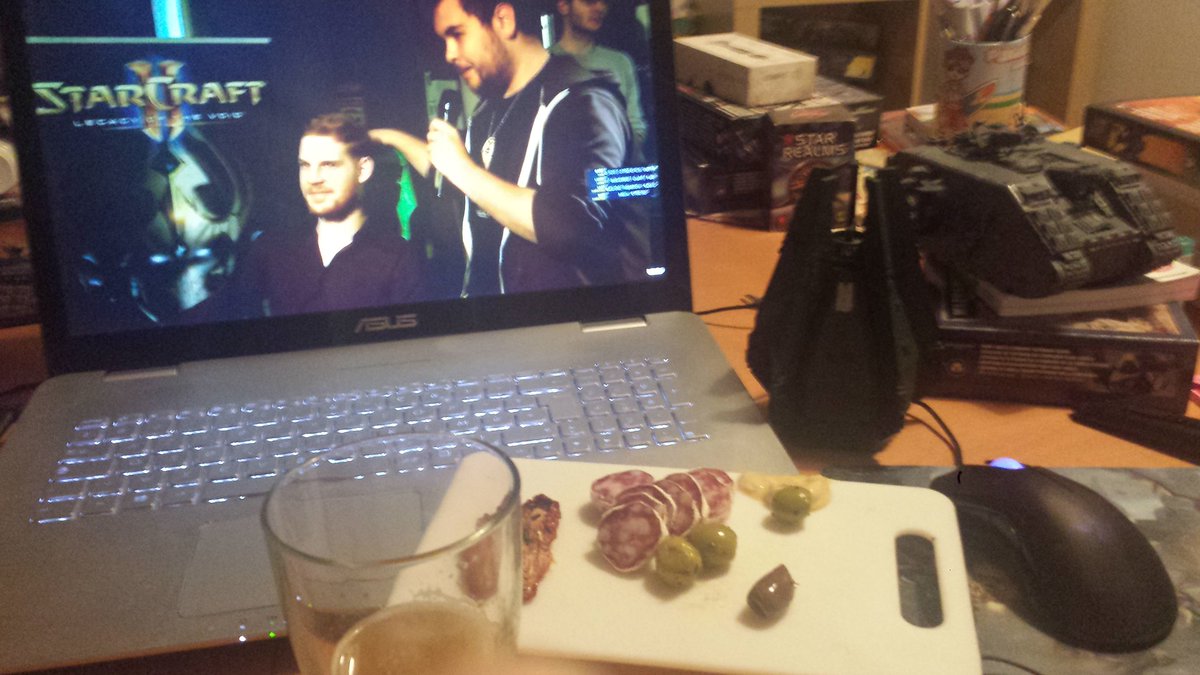 Goboroko's tweet photo. On se met bien à la Hoegarden devant #OGSL2 gogo @FunKaStarcraft ! https://t.co/kwppxUZI3s