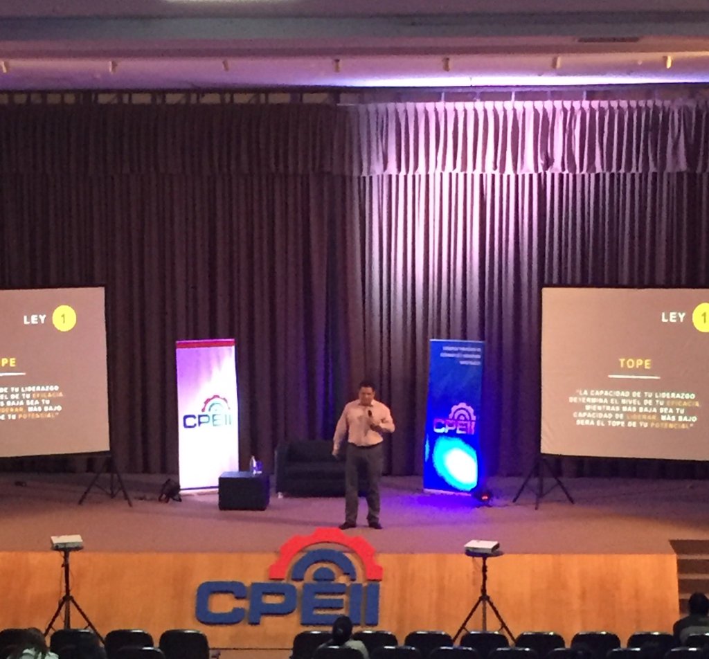 aleiiafPy's tweet photo. "La capacidad de tu liderazgo es tu nivel de eficacia" Francisco Bedoya #cpeii2016 https://t.co/snvhzTqxeC