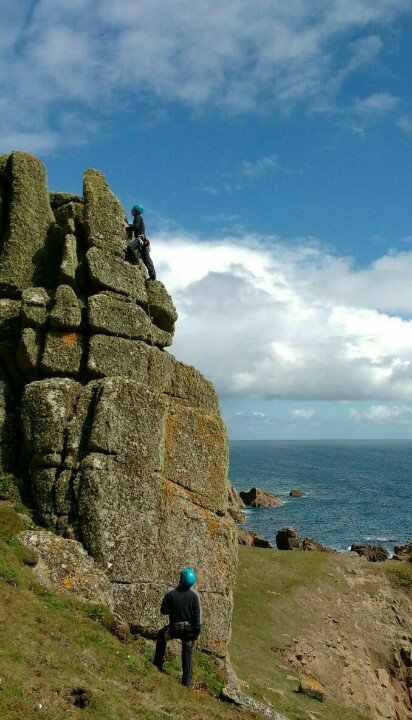 KernowKlimber's tweet photo. Blue sky #climbing today, at #chairladder, down near #LandsEnd. #lovecornwall #loveclimbing #nosnowhere https://t.co/tAaxZ0Y6YK