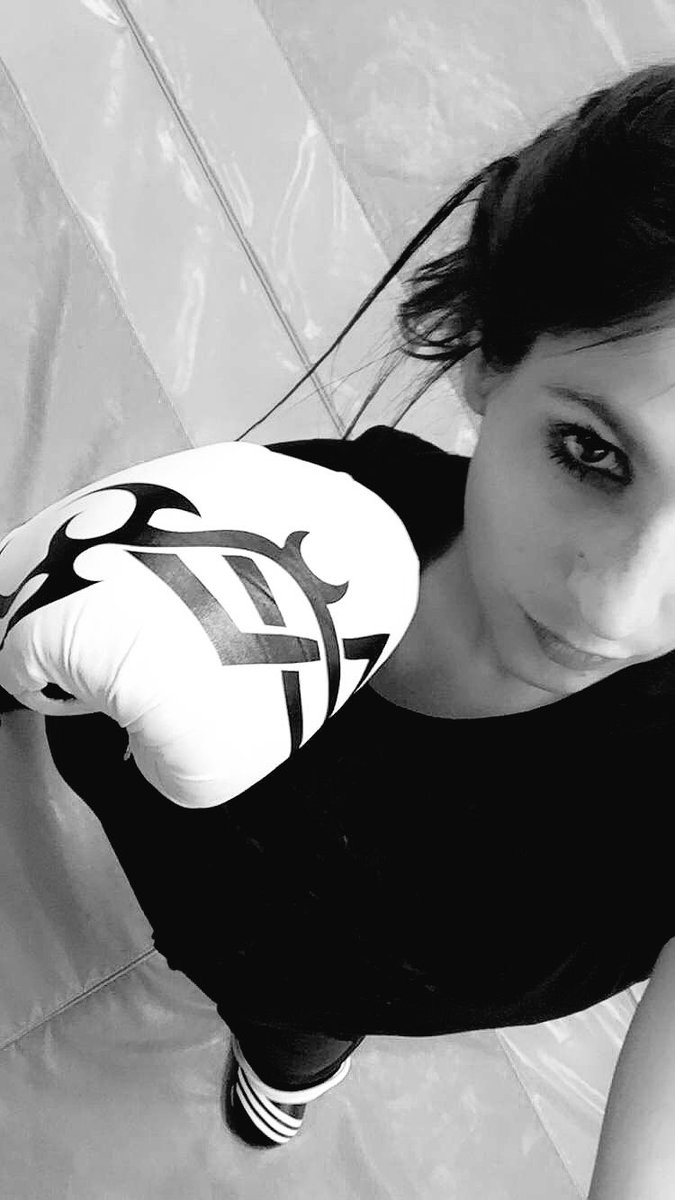 _Garance_'s tweet photo. Je l'ai mis KO... #BoxeTime https://t.co/pkCHtoeW9X