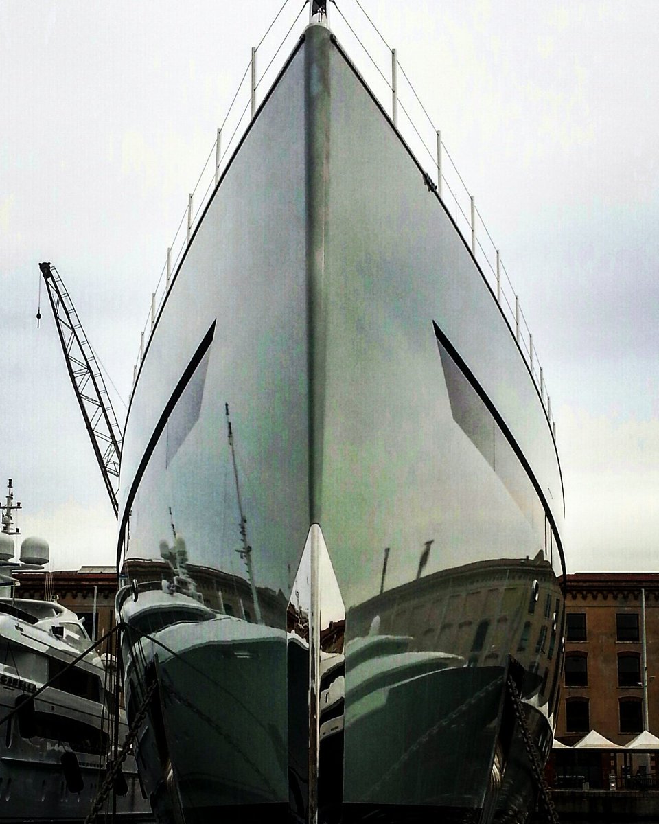 LaMoska62's tweet photo. Le magiche prospettive di chi vive il Porto remando #portodigenova #magazzinidelcotone #rowingphoto https://t.co/bBqOGIe4g1