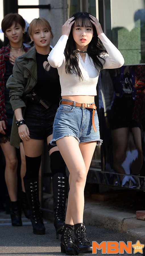 PIC] 160429 TWICE going to MUSIC BANK - Nayeon #TWICE #CheerUp