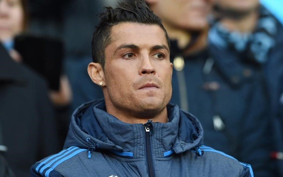 mediazoomhmo's tweet photo. ¿Qué pasa con @Cristiano y el @realmadrid? LEE: https://t.co/vAWsJWjrA7 #TemasQueInteresan #Deportes https://t.co/eCa0ZkP36h