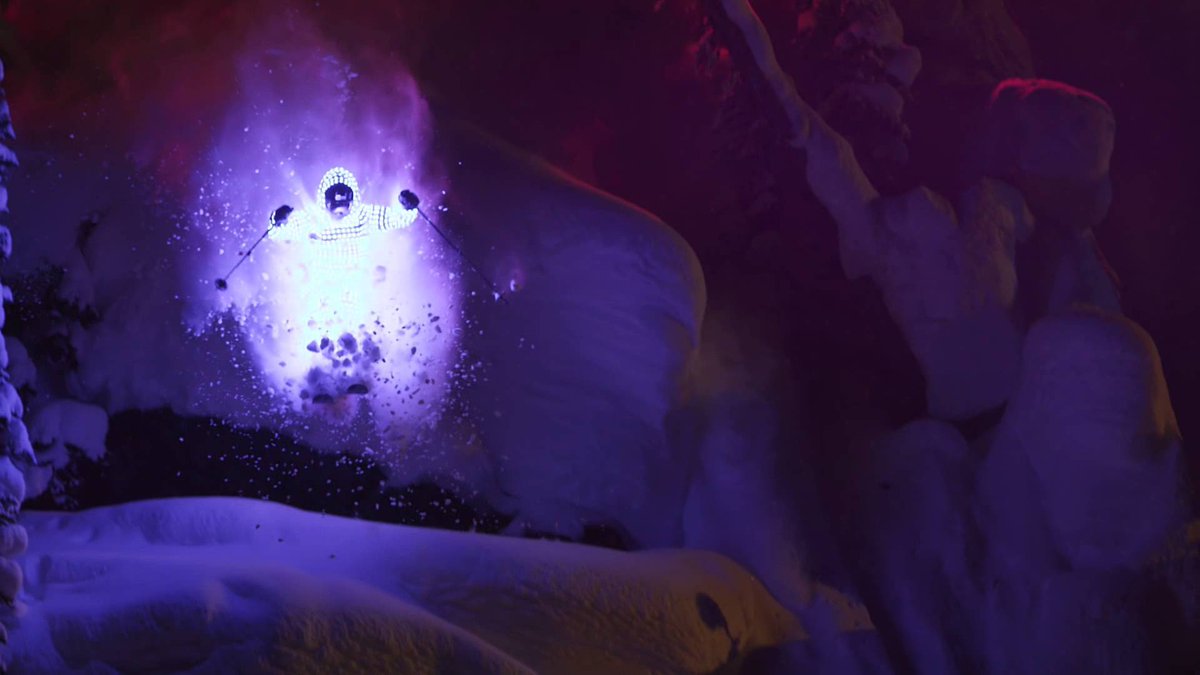 RealClearLife's tweet image. Four downhill skiers use custom #LEDsuits to light their way in this #Afterglow video clip: buff.ly/1N0SSiJ