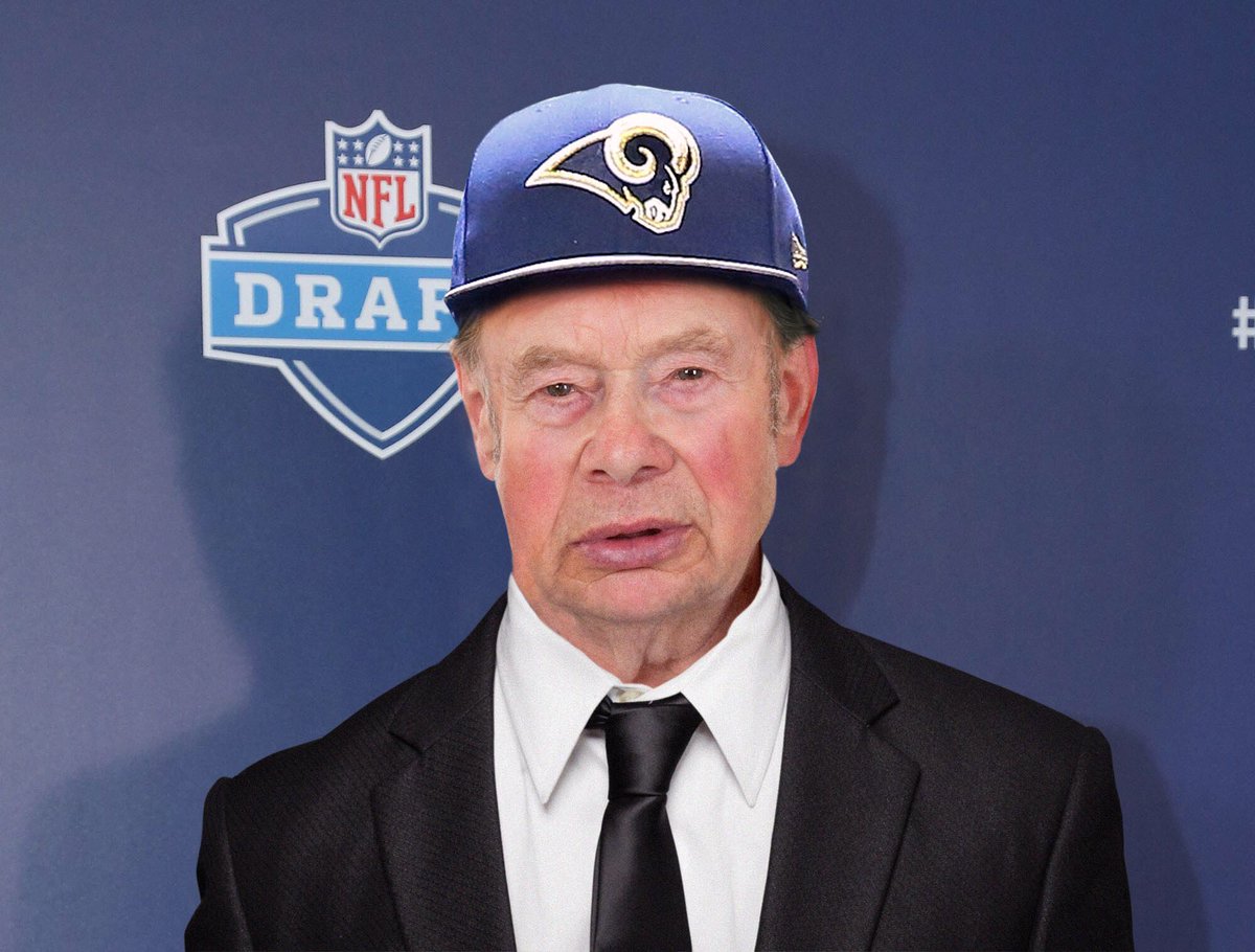 OnionSports's tweet photo. Jared Goff Ages 60 Years After Hug From Roger Goodell #NFLDraft2016 https://t.co/K0VFrnQlIG