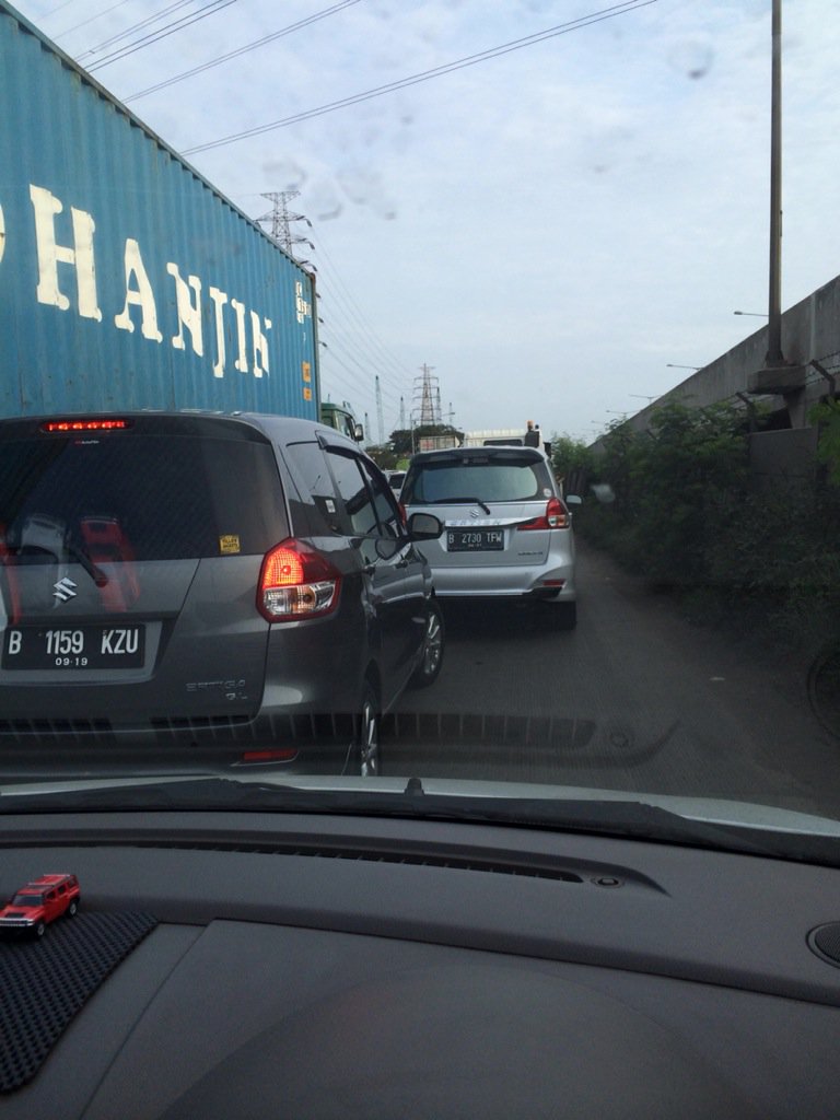 Marthin_bee's tweet photo. @TMCPoldaMetro arus lalin arteri cakung cincing macet parah. Ada apa ya? @lewatmana @NTMCLantasPolri https://t.co/C7WtjKpNwK