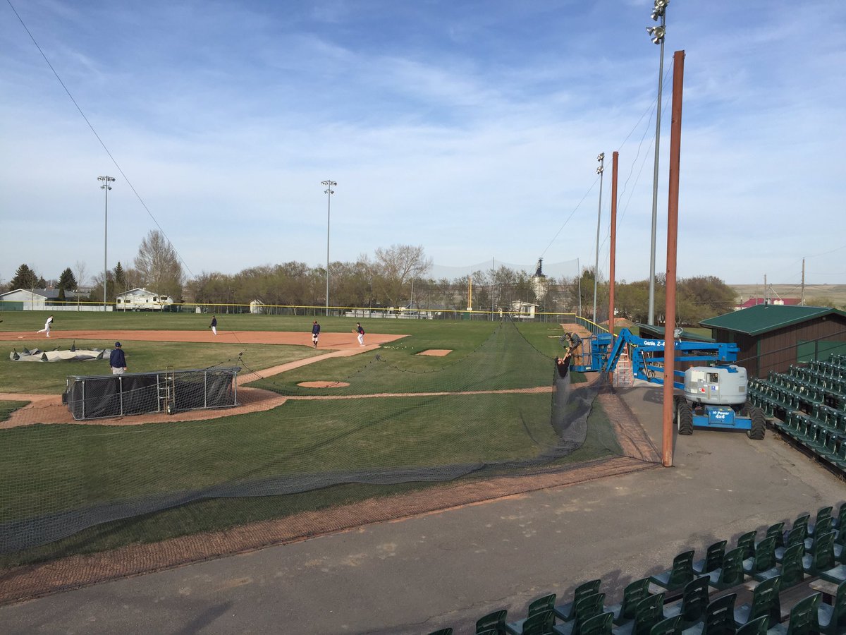 swiftcurrent57s's tweet photo. 1 month until we open the 2016 season. Up goes the backstop. #SCTribe #RollTribe @thewmbl https://t.co/UV36wSR8Vm