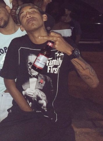 aradp24's tweet image. Pro governo meu dedo médio! #FuckThaSystem #FuckThaBrasil #FuckThaPolice