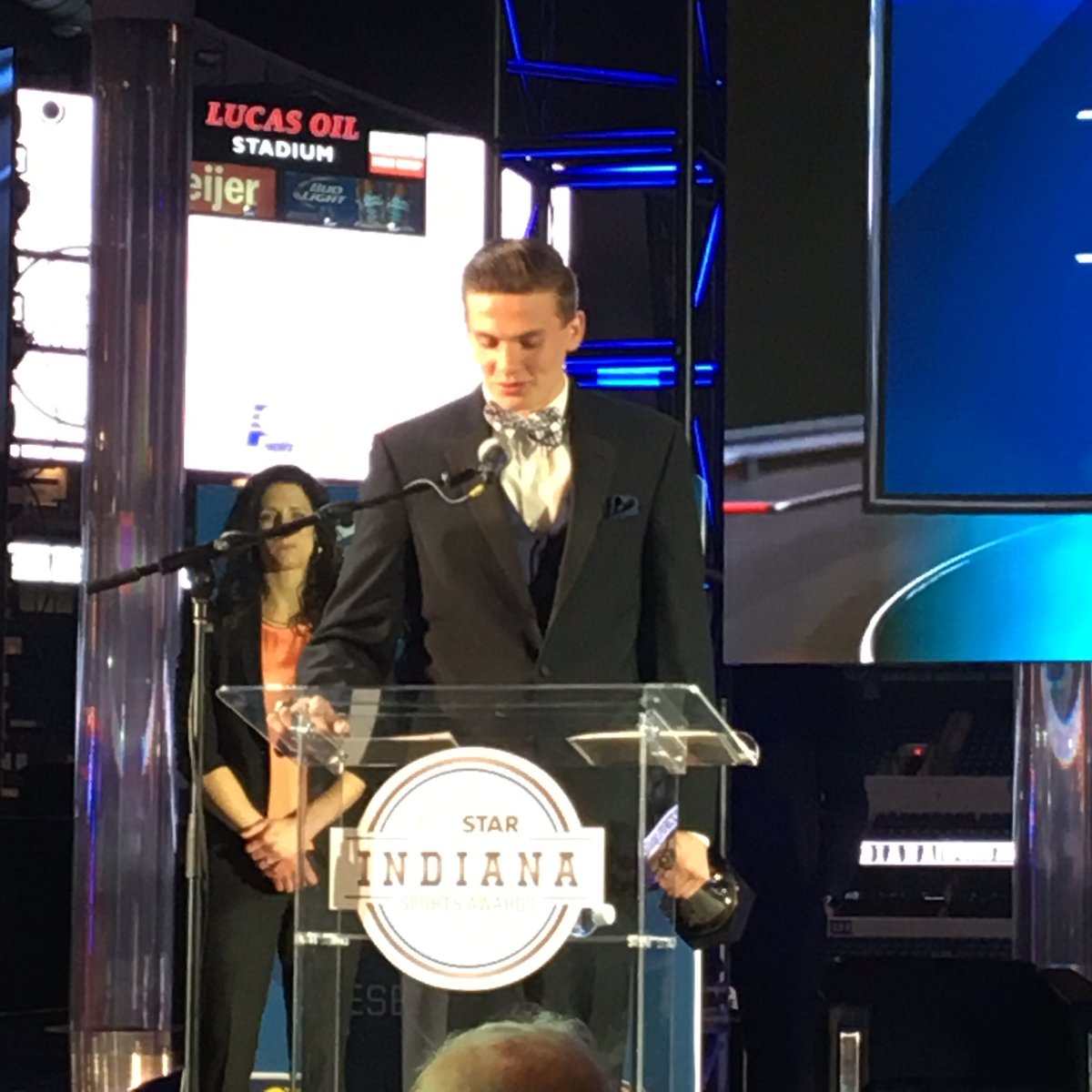 MaloneyLC's tweet photo. Way to get it done @Kyle_Guy24! #LTpride #LCHSbears #INSportsAwards https://t.co/htG4rFoLEa