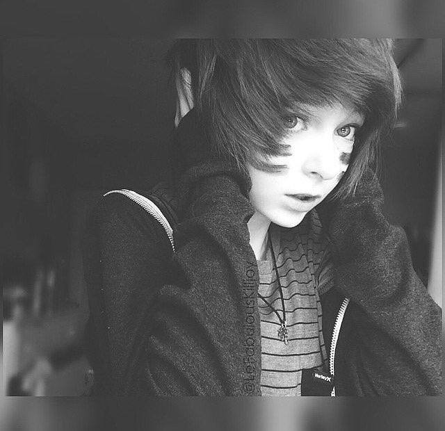 The voices are back..

•NeedSomeoneToTalkToo..•