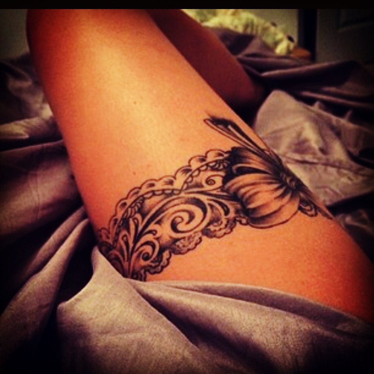 darkfascination's tweet photo. #tatouage#jarretière#sexy#noeuxdetdentelles https://t.co/r5qooBmome
