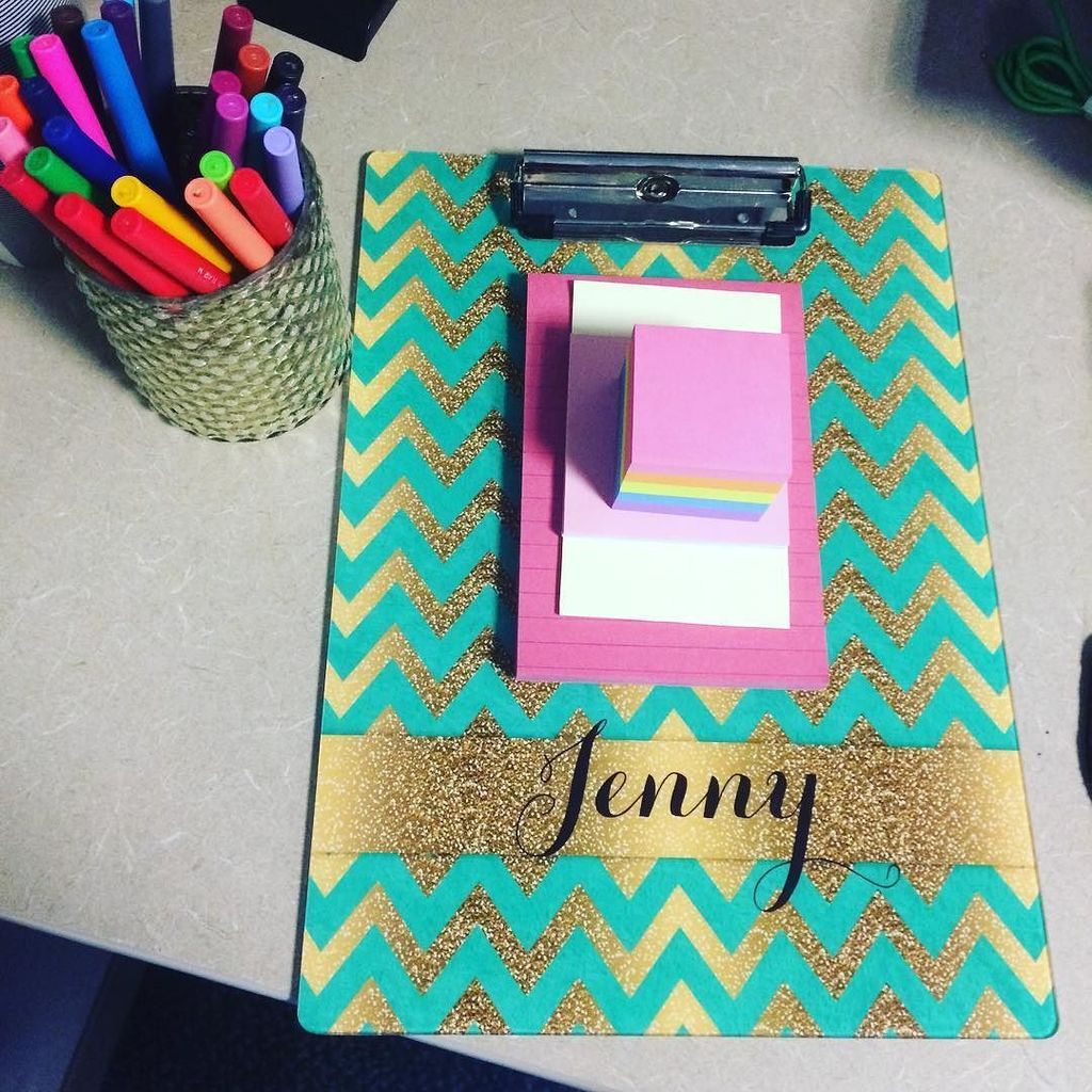 Jennaycap's tweet photo. Loving on my office supplies right now! #strongpostigame #customclipboard #bestpens https://t.co/GTK0clqGmX