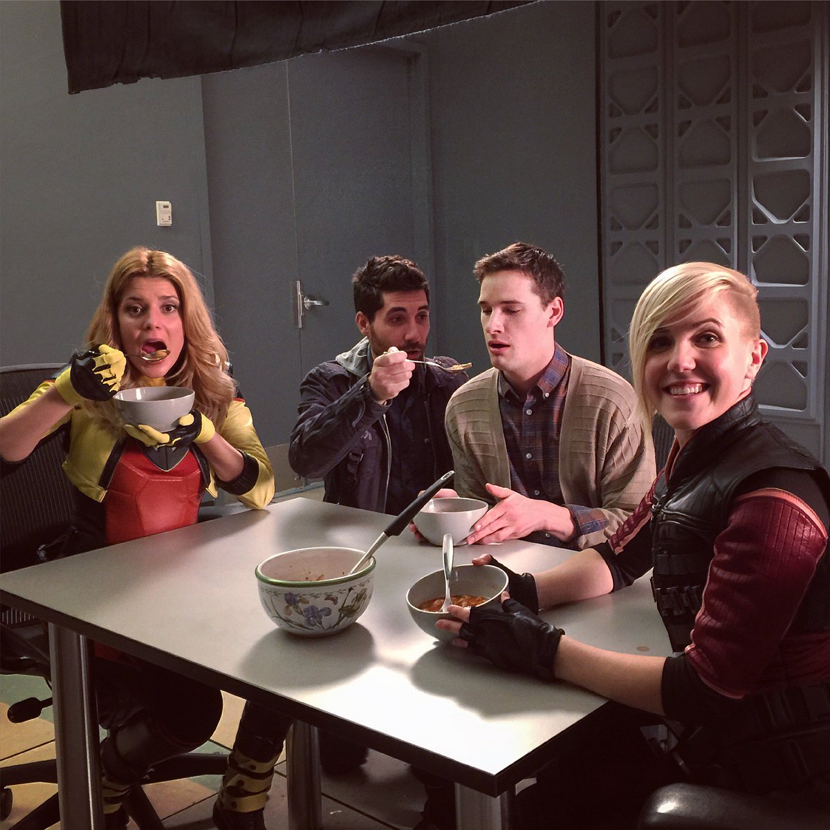 marrsattacks's tweet image. Sometimes as director you pull double duty and feed the cast @Harto @GraceHelbig @ElectraDyna #EWDG on @Fullscreen!