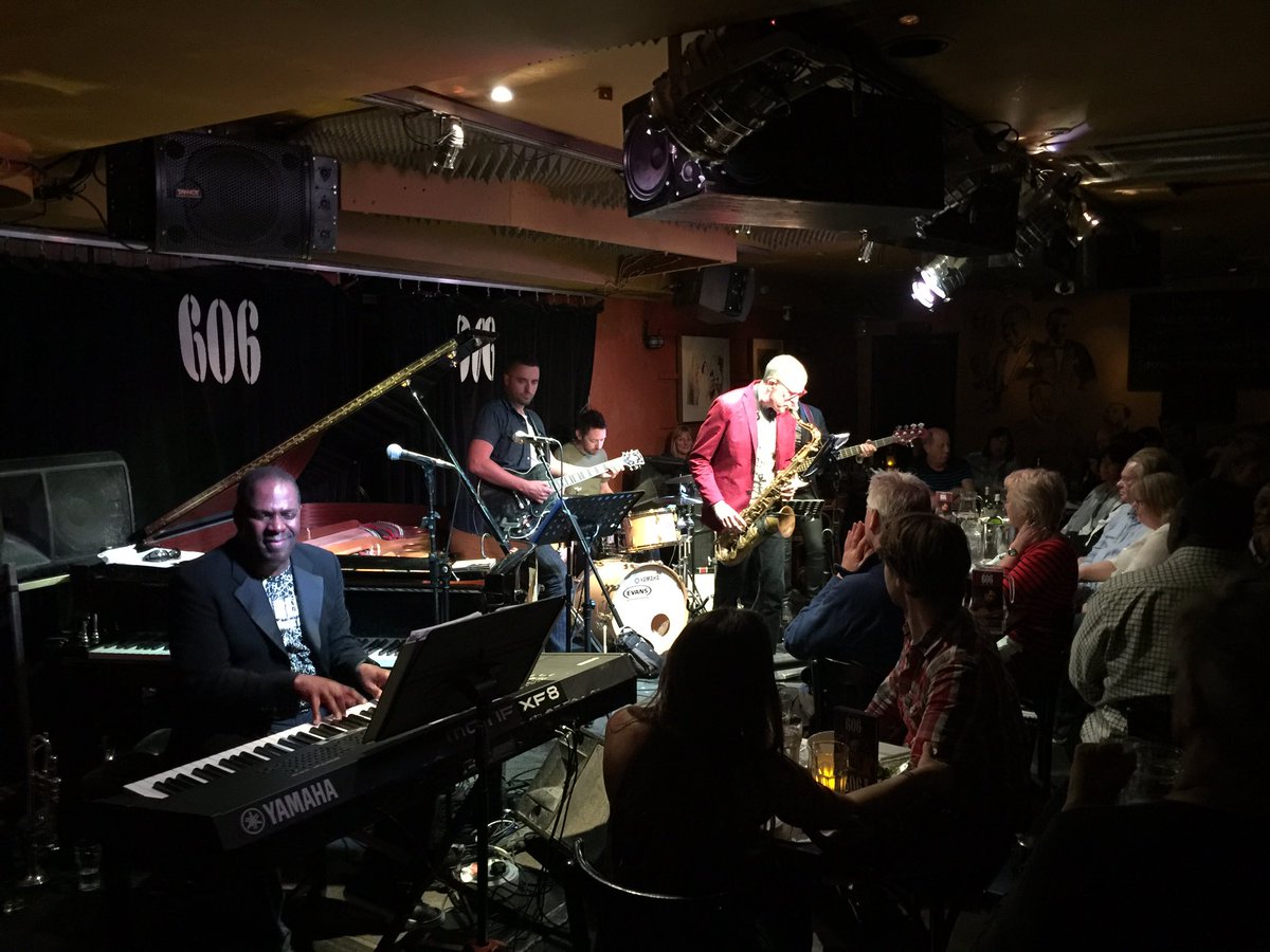 marcstorey's tweet photo. Here @606club listening 2 badasses Freddy "V" Vigdor (AverageWhiteBand) & my talented friend @MoPleasure #itsfunky https://t.co/TWhqtDXXaN