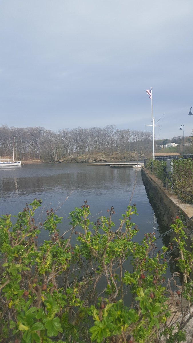 dunneteach's tweet photo. Kicking off our #Dorchester Historical Society tour of Lower Mills /Baker Chocolate Factory at the Neponset River https://t.co/FXoiJ0fjU0