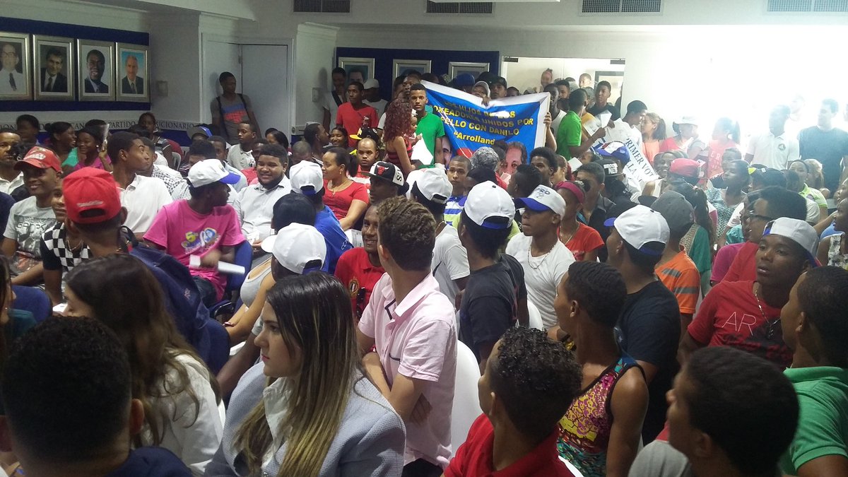 FelloSubervi's tweet photo. Juramentacion más de 500 Primeros Votantes que regresan al PRD vía  @FelloSubervi  Coordinado Por #FelixCamilo https://t.co/MU8Ong9meH