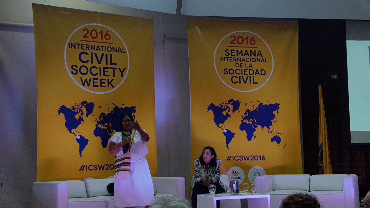 Julyconde's tweet photo. Conversando con Leonor Zalabata, lndigena líder de los Arhuacos. #ICSW2016 #WorldAssembly2016 https://t.co/XPx6pwVEFe
