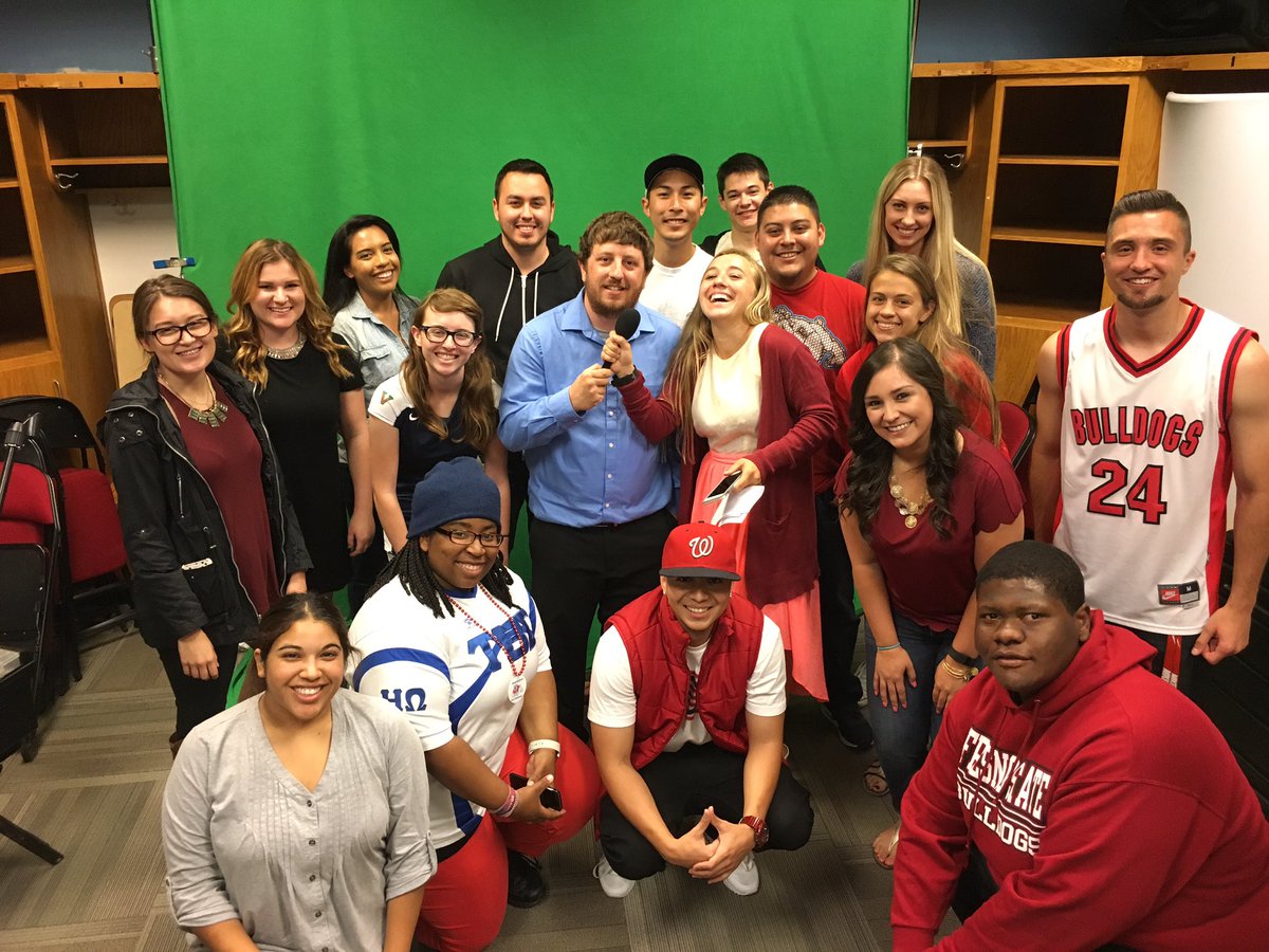 AllisonThurner's tweet photo. That's a wrap folks! Best sports marketing interns in the world! Thanks to all our amazing students. #promies2016 https://t.co/jWkMcXMyct