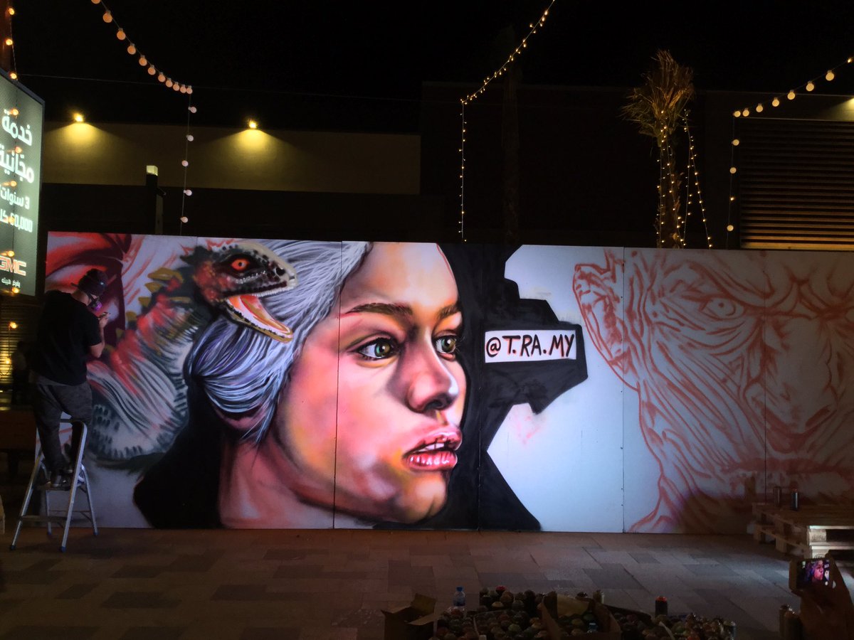 NotMyFavorite's tweet photo. #Streetart in the making! #streetnightsdxb #streetnightsjbr #getoutofthemall #weekend  #khaleesi #gameofthrones https://t.co/OAXtxaN4UP
