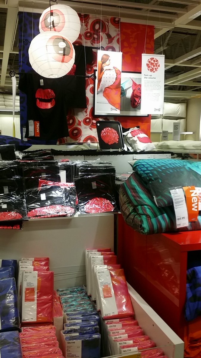 chorosive's tweet photo. #Snapchat #IKEA adventures w #comuse @Salient_Seven! #Leggings &amp; #eyeballs &amp; #medical &amp; #cats &amp; everything we love. https://t.co/BMdBgPTjB8