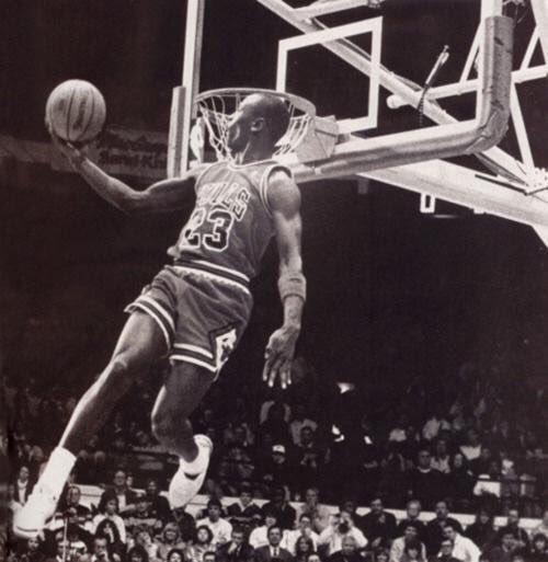 Alaincucchi's tweet photo. His airness, the greatest player in NBA history ! #23 #MichaelJordan #ChicagoBulls https://t.co/CHlOSbvLeQ