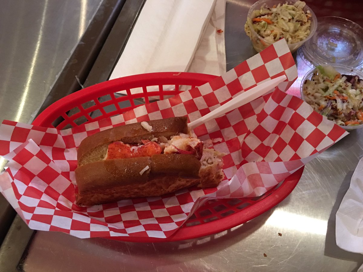 MonstrousMediaG's tweet photo. Dominated a Traditional Roll this afternoon @DaLobstaChicago. Place is amazing folks.  #dalobsta #chicago https://t.co/6DxQ79G0tL