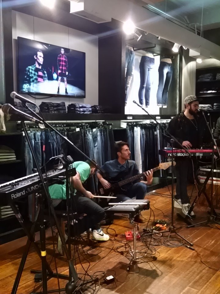 1,2,3 probando con <a href="/JVLIANtw/">JVLIAN</a>  #Cooperatio designed by <a href="/Jessicatrosman/">Jessica Trosman</a>  #AW16 #LeeDenimSessions en <a href="/UnicenterArg/">UnicenterArg</a>