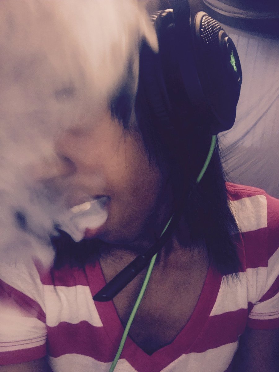 xMissThaaangx's tweet image. LIVEEEEEE NOWWWW Time to die over and over again! Come watch lmao!Twitch.tv/missthaaang #twitchislife #Twitchgrill