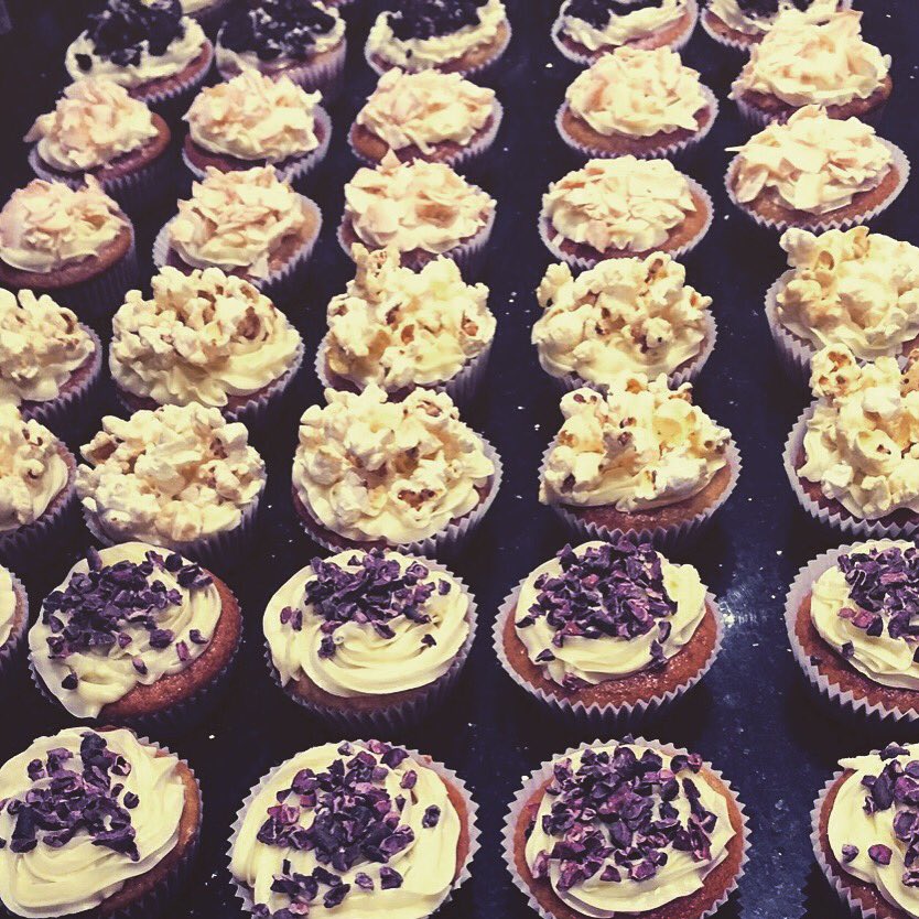 masonkellyyoga's tweet photo. Vegan Cupcakes!!!!! Mm M. Home cooking to treat #commscare ... Vegan baking... Made with Love.. Show support... https://t.co/ShhWpCnTwf