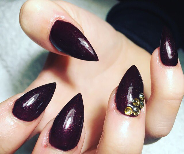 #stilettonails <a href="/IBDNailsUK/">IBD Nails UK</a> #customcolour #mixitup <a href="/swarovski/">swarovski</a> accents