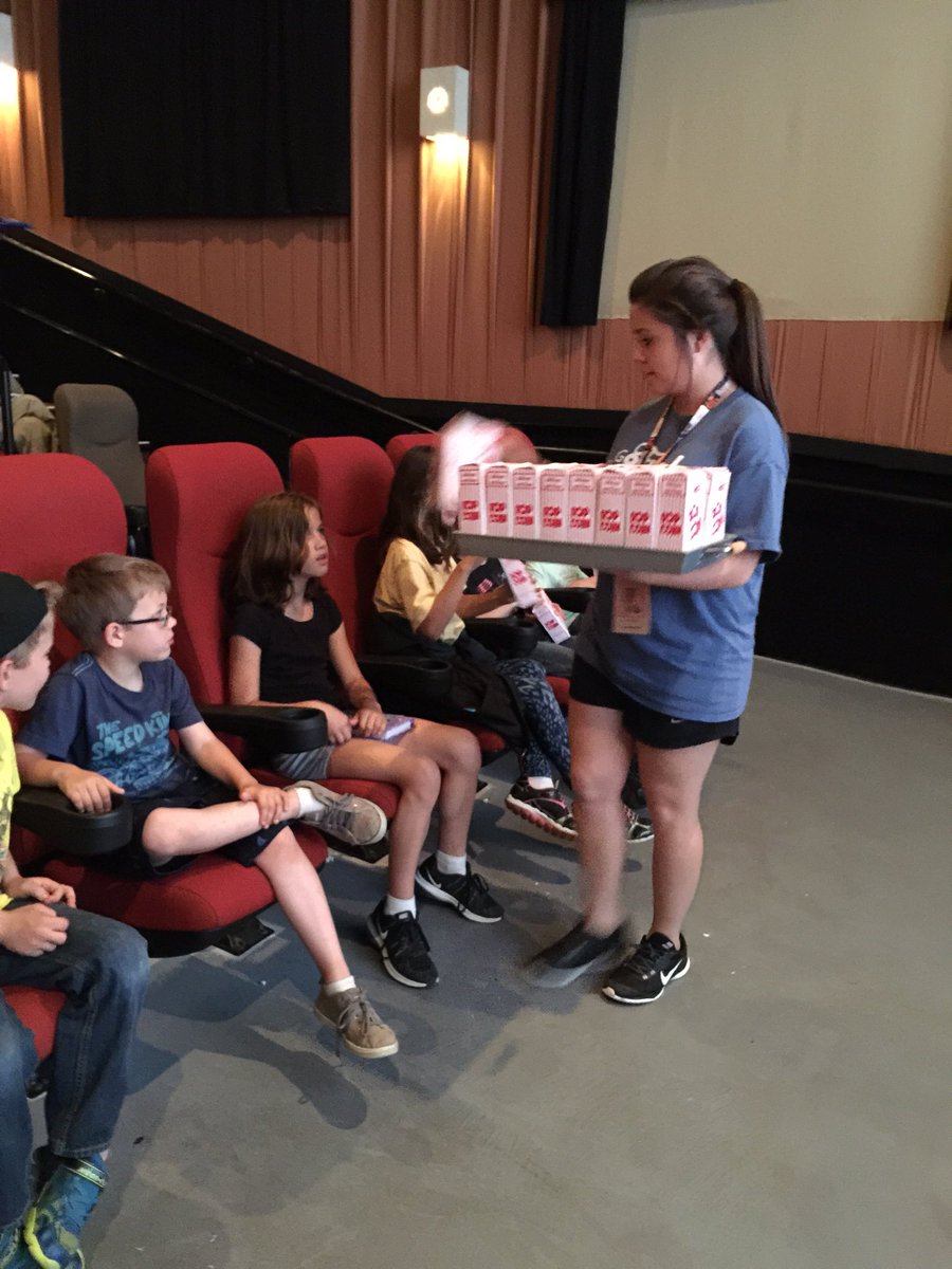 Hosting Boys n Girls Club for the Book of Life movie during HCFF'16
#loveourjob #rewdarding #thebestpopcorn #theburg