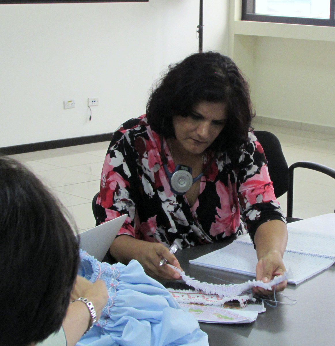 MTransformando's tweet image. Urmila Bhoola #Relatora sobre las formas contemporáneas de la esclavitud, reunidas con bordadoras a domicilio, PDDH,