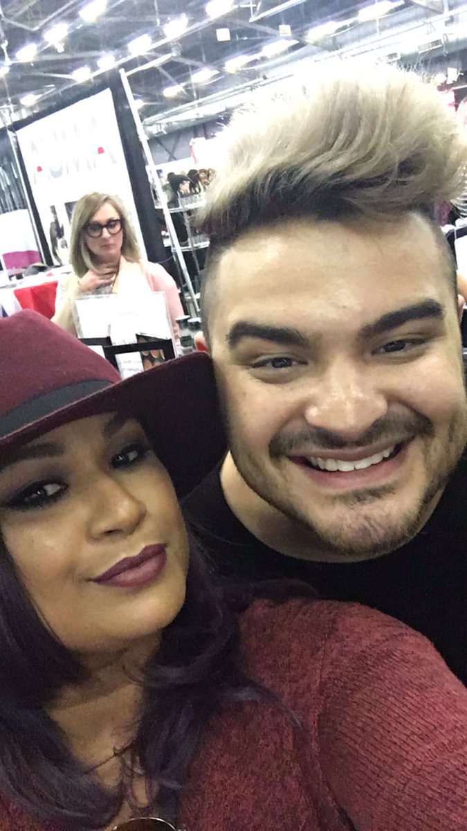 lafiera215's tweet photo. With my favorite artist and someone who has been a big influence @AlexFaction 😍😍😍 at #imats https://t.co/kBYR2UpsZ3