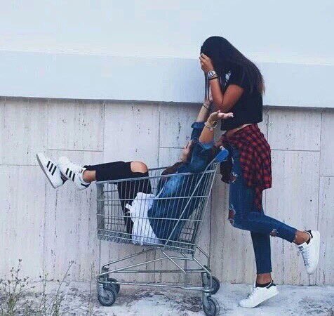 amour_1dluv's tweet photo. 親友と一緒に旅行したい👭🏜🏖✈️💗
一緒にふざけたり👅、こんなお洒落な写真撮ったり📷🌿、おそろコーデしたり👗👠、ノリノリの洋楽かけながらドライブしたり🚙🎵、一緒にお買い物したりカフェ巡りしたり☕️🍹…絶対楽しいよね🌞☯💚 https://t.co/hT3VFfSgzP