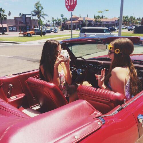 amour_1dluv's tweet photo. 親友と一緒に旅行したい👭🏜🏖✈️💗
一緒にふざけたり👅、こんなお洒落な写真撮ったり📷🌿、おそろコーデしたり👗👠、ノリノリの洋楽かけながらドライブしたり🚙🎵、一緒にお買い物したりカフェ巡りしたり☕️🍹…絶対楽しいよね🌞☯💚 https://t.co/hT3VFfSgzP