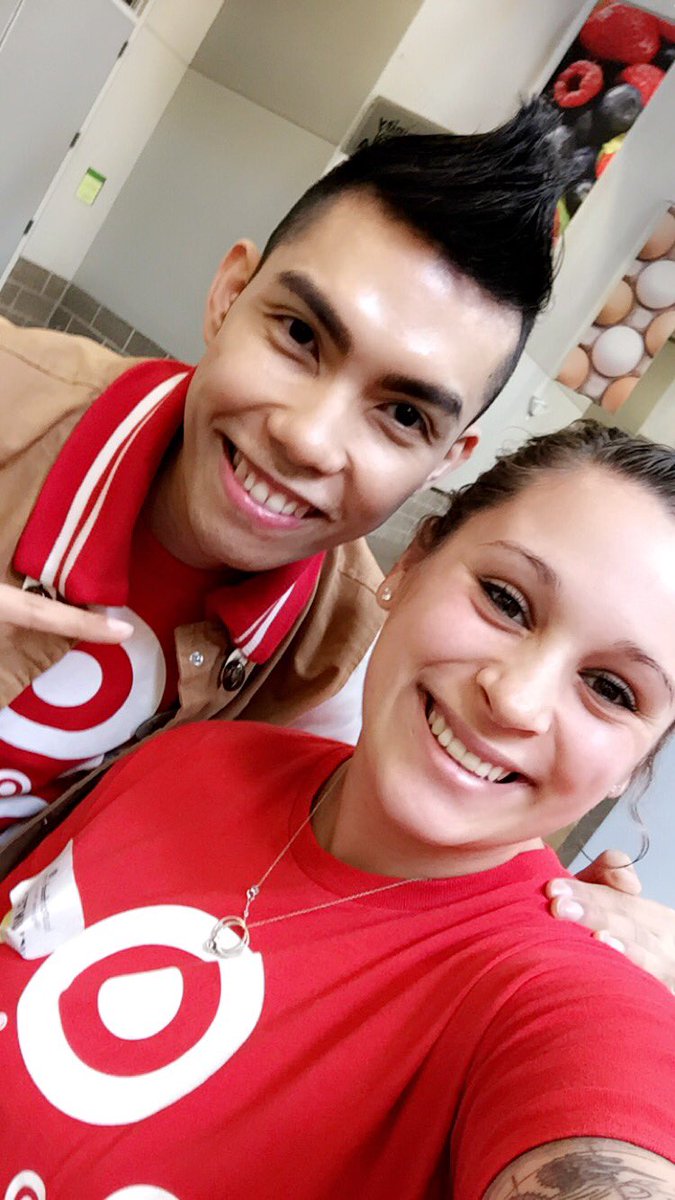 Always nice seeing <a href="/richiesartwork/">Richie</a> ! #D364Powerhouse #ButFirstLetMeTakeAHelpie 🎯