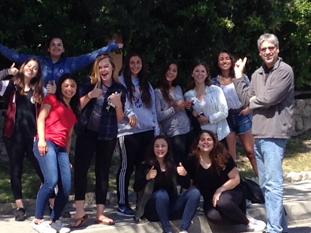 karingleason's tweet photo. Rob C and his posse today #LocationFun #GreysAnatomy #TGIT https://t.co/N8K1K0WOYP